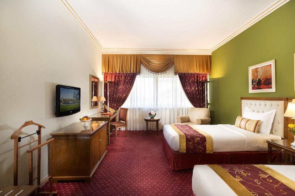 Officers Club & Hotel Абу Даби Екстериор снимка A room at the hotel