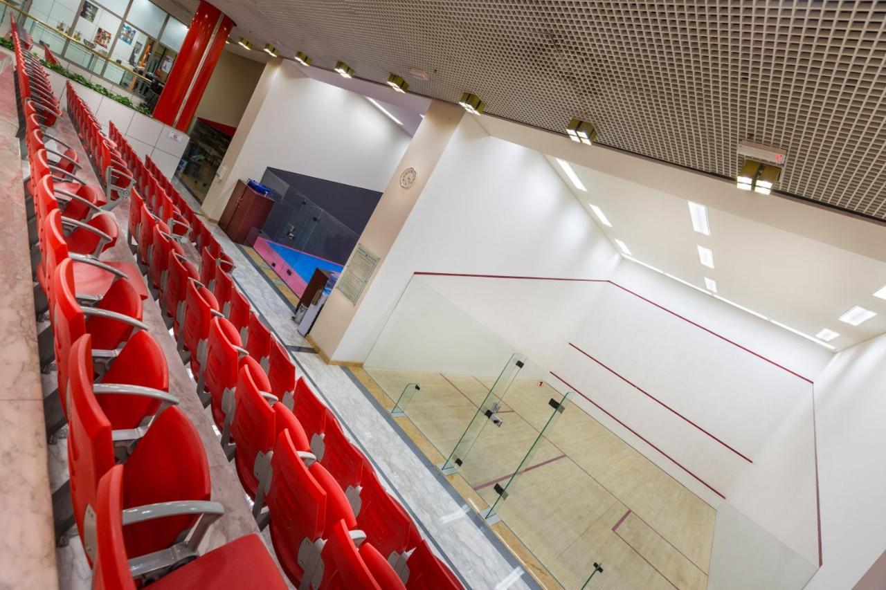 Officers Club & Hotel Абу Даби Екстериор снимка The squash court at the University of Nottingham