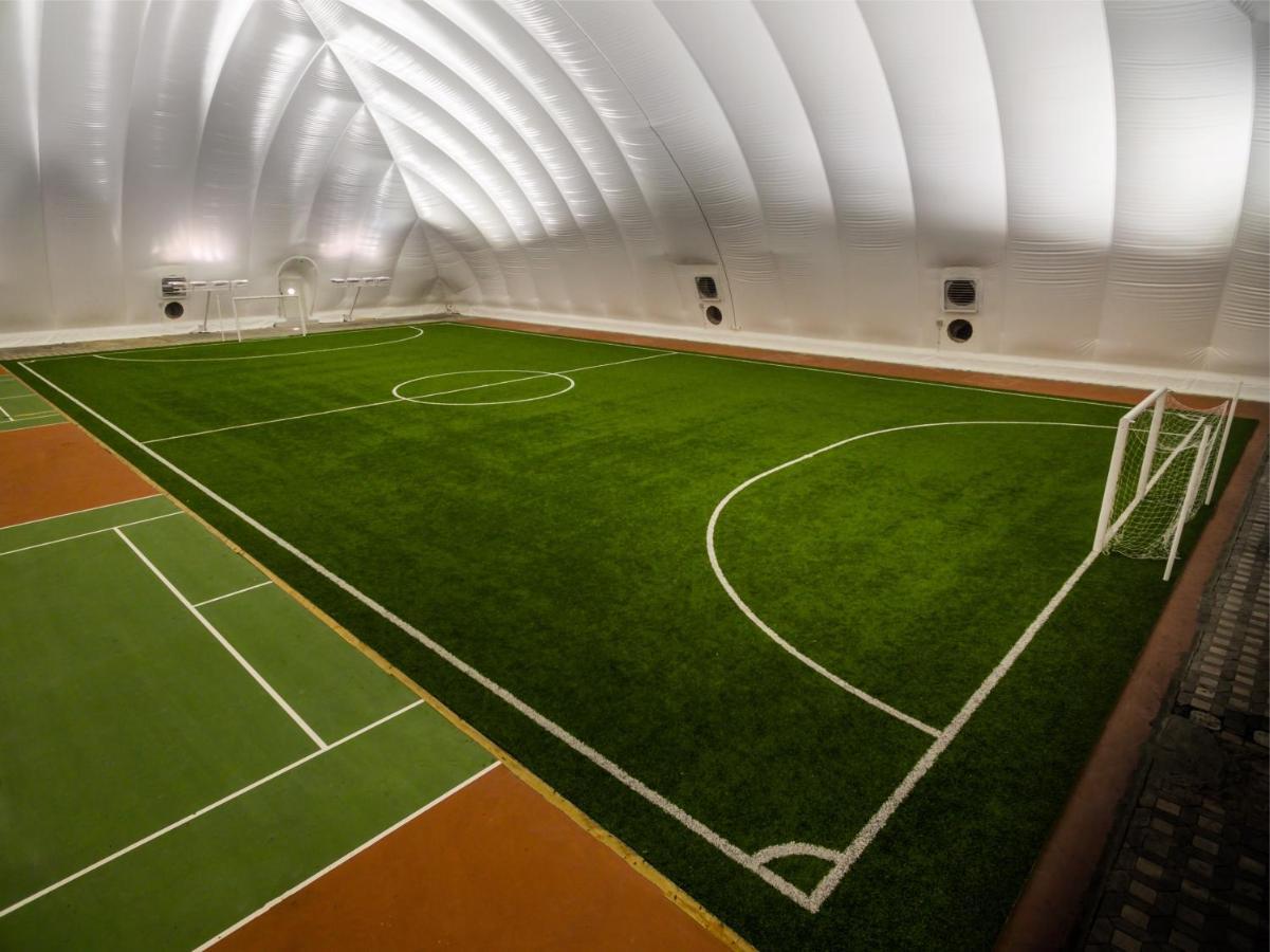Officers Club & Hotel Абу Даби Екстериор снимка The indoor football pitch