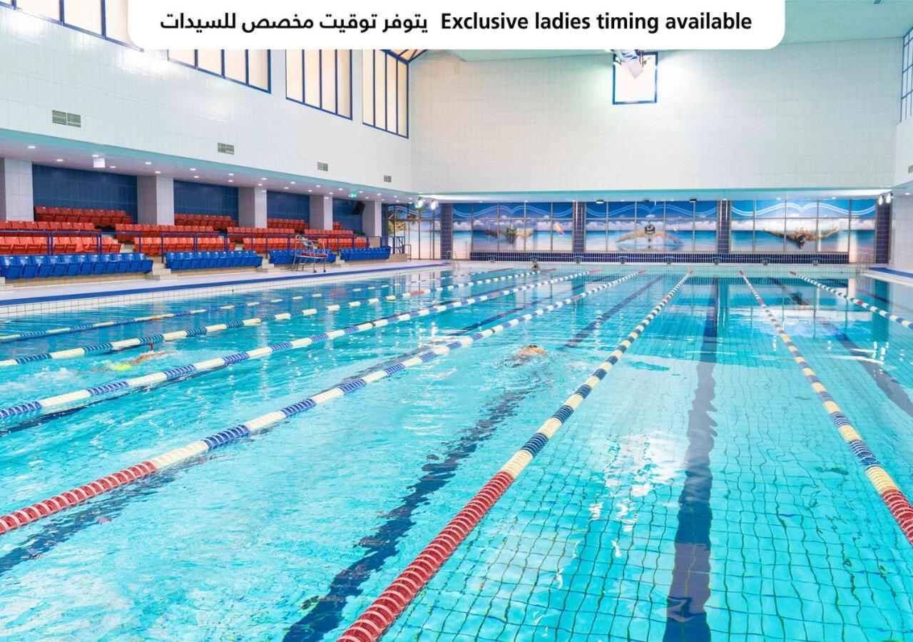 Officers Club & Hotel Абу Даби Екстериор снимка Swimming pool at the Al-Shaab Club