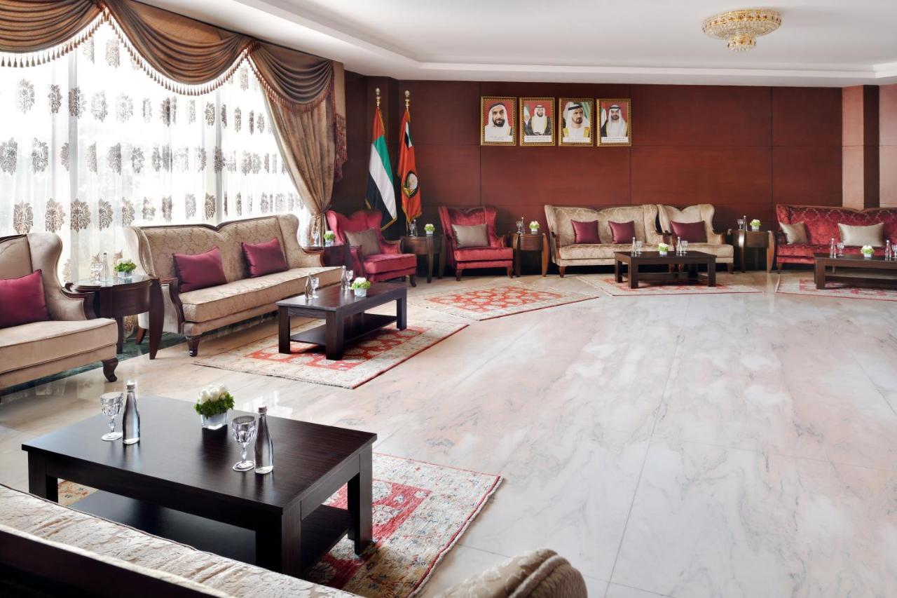 Officers Club & Hotel Абу Даби Екстериор снимка The interior of the residence