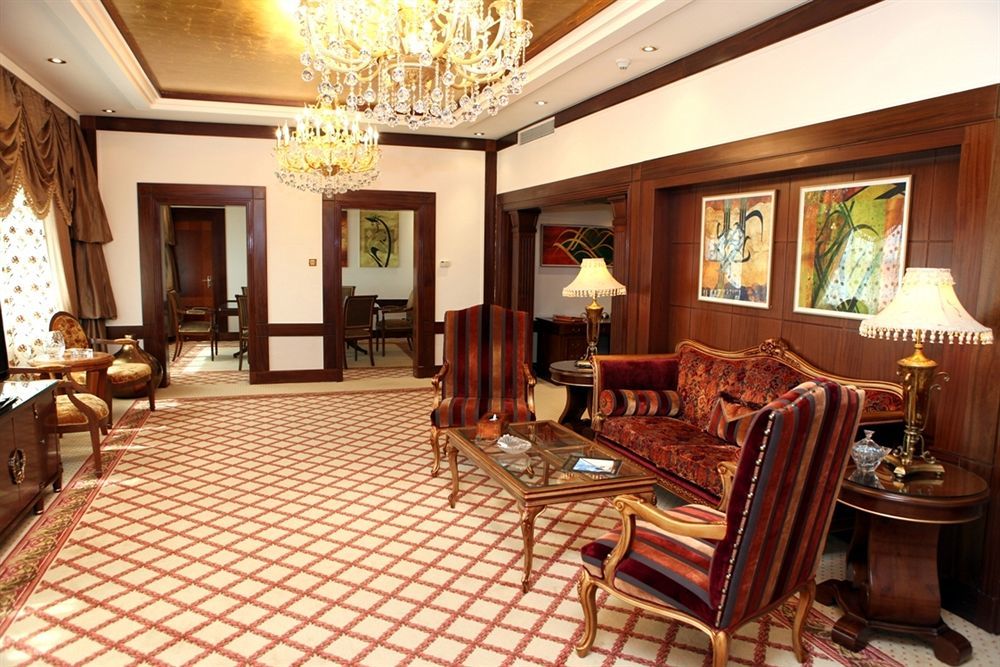 Officers Club & Hotel Абу Даби Екстериор снимка Interior of the Presidential Suite